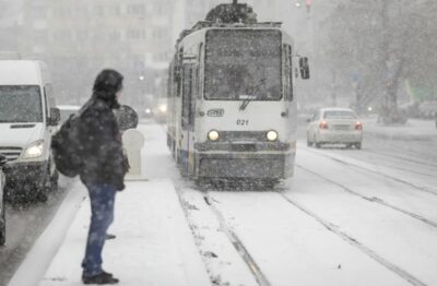 Iarna se întoarce în forță! Zonele din România unde va ninge și se depune strat de 30 cm de zăpadă