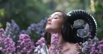 Zodiile care dau lovitura în ianuarie 2026. Uranus retrograd le schimbă viața radical, au noroc cu carul