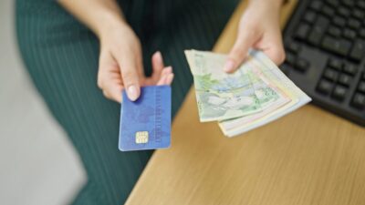 Românii care primesc reducere la facturi direct de la stat! Banii intră automat. Vezi dacă te încadrezi