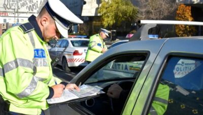 Amendă de peste 1.000 de lei pentru șoferii care uită să apese acest buton când pleacă la drum