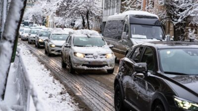 Greșeala banală care te costă 1.600 de lei iarna. Ce trebuie să cureți neapărat la mașină înainte să pleci