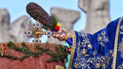 Ce se pune sub pernă de Bobotează pentru a-ți visa ursitul. Tradiția care îți schimbă destinul în 2026