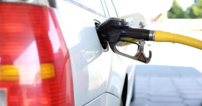 LOVITURĂ pentru toți șoferii! Prețul motorinei EXPLODEAZĂ. Suma uriașă pe care o vom plăti la pompă