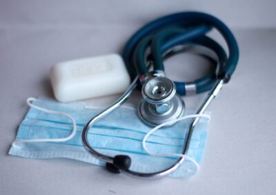 Virusul care ucide 3 din 4 oameni infectați. Nu există vaccin, e pe lista neagră a OMS și face ravagii
