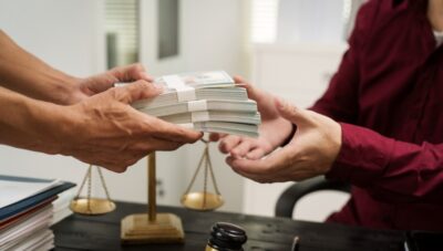 Lovitură pentru femeile din România! Se schimbă vârsta de pensionare din 2026, tabelul complet