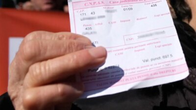 Banii care intră pe cardurile românilor din 2026! Legea se schimbă radical pentru acești pensionari
