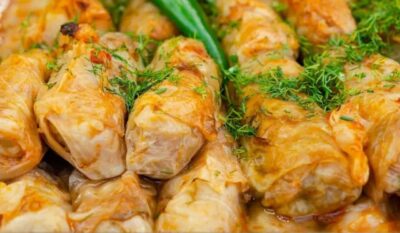 Ce să pui în sarmale ca să iasă fragede și suculente. Ingredientul care le face să se topească în gură!