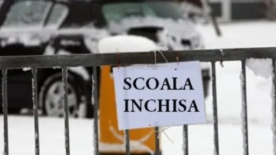 Decizie de ultimă oră pentru elevi, școlile se închid din cauza zăpezii. Lista orașelor afectate