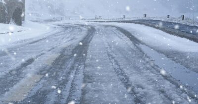 Vine prăpădul în România! Județele lovite de vânt cu 100 km/h și ploi torențiale. Vremea o ia razna în București