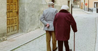 Bani în plus pentru acești pensionari din România. Cine primește ajutorul de 800 de lei în două tranșe