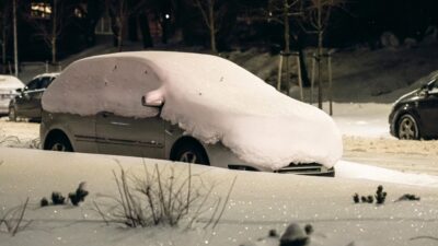 Greșeala banală care te costă 1.620 de lei! Nu pleca așa cu mașina iarna, poliția nu te iartă