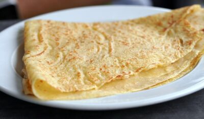 Adio clătite lipite! Ingredientul banal pe care trebuie să îl pui în aluat, te scapă imediat de orice chin