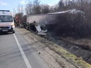 Tragedie fără margini pe „Drumul Morții”! Doi copii și un bărbat au murit pe loc, striviți de un TIR