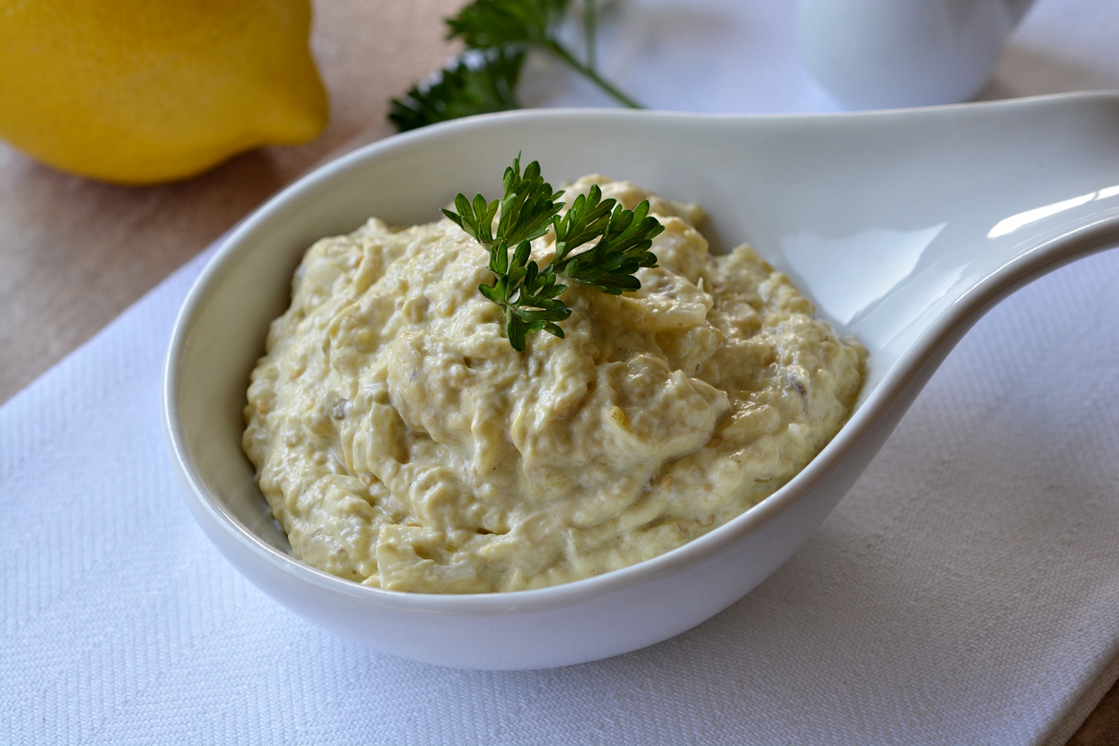 Ingredientul care se pune în salata de vinete ca să nu se înnegrească. Secretul pentru a fi albă și cremoasă!
