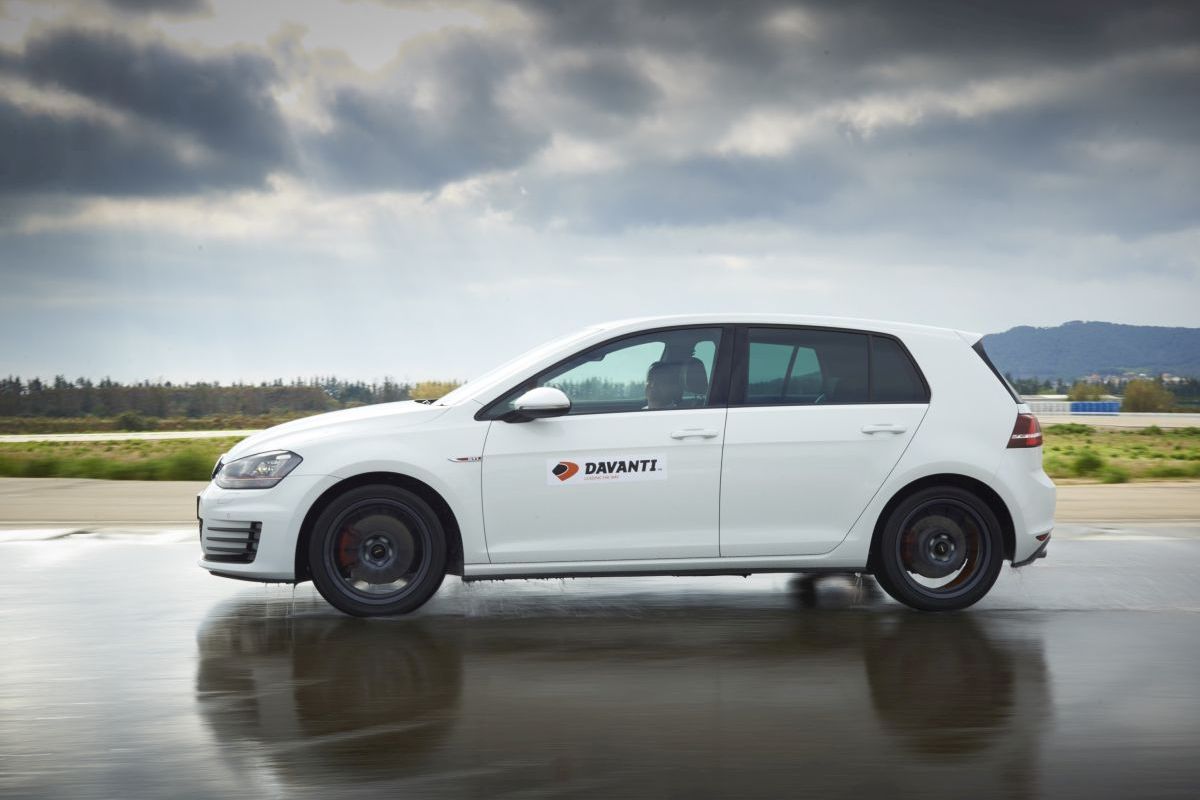 Trei sfaturi despre cum să vă mențineți anvelopele în stare bună