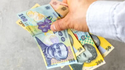 Anunț de ultimă oră pentru pensionari: Când intră, de fapt, banii pe card în septembrie 2026