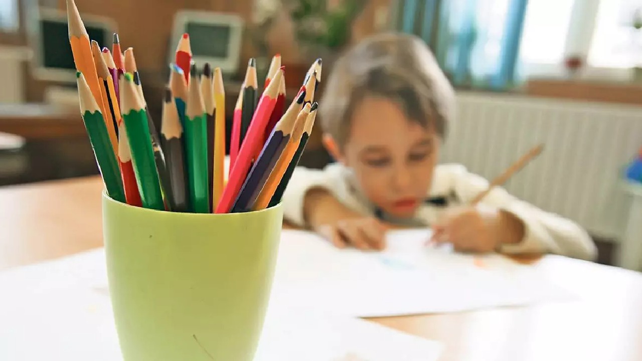 Bani mulți pentru milioane de români! Ziua exactă în care intră alocațiile pe card în luna mai 2026