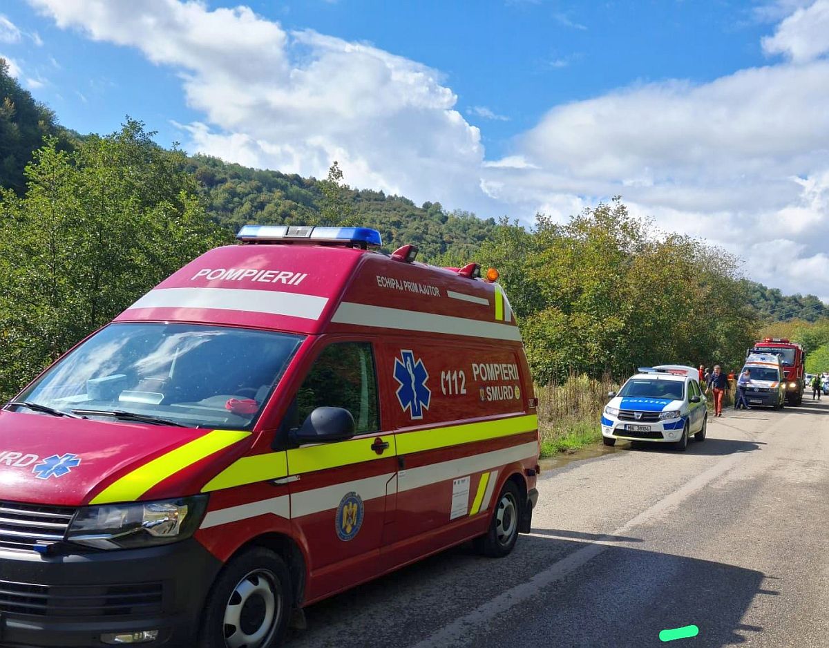 Impact violent pe DN 69! O femeie a ajuns la spital după ce mașina i-a fost proiectată direct într-un …