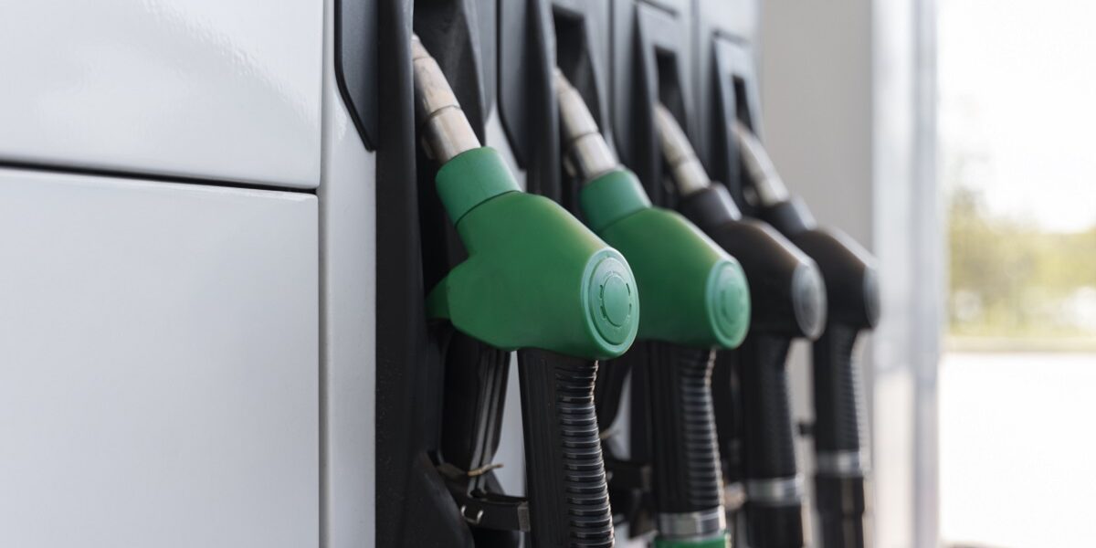 Vestea care îi dărâmă pe toți românii! Suntem obligați să consumăm mai puțin. Ce se întâmplă cu benzina și gazele