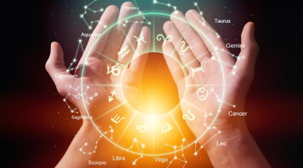 Zodiile care dau lovitura în următorii 7 ani! Uranus aduce schimbări uriașe, nativii care scapă de toate greutățile