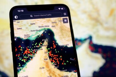 Haos total la nivel mondial! Iranul a închis din nou Strâmtoarea Ormuz după ce Trump i-a sfidat. Ce se întâmplă cu petrolul?