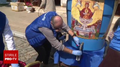 Decizie în premieră la Mitropolie! De ce românii au voie doar 1 litru de apă și ce a făcut Gigi Becali în altar