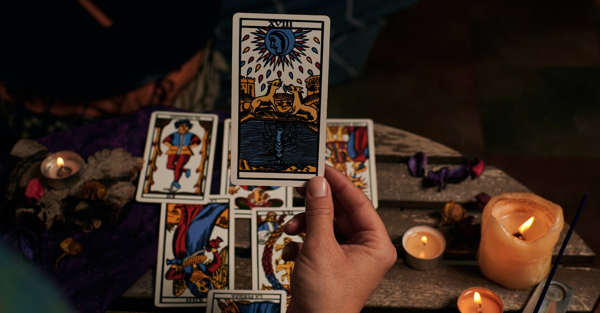 Zodiacul care schimbă tot în mai 2026! Apare Luna Albastră: cine dă lovitura și cine pierde tot după etalarea Tarot