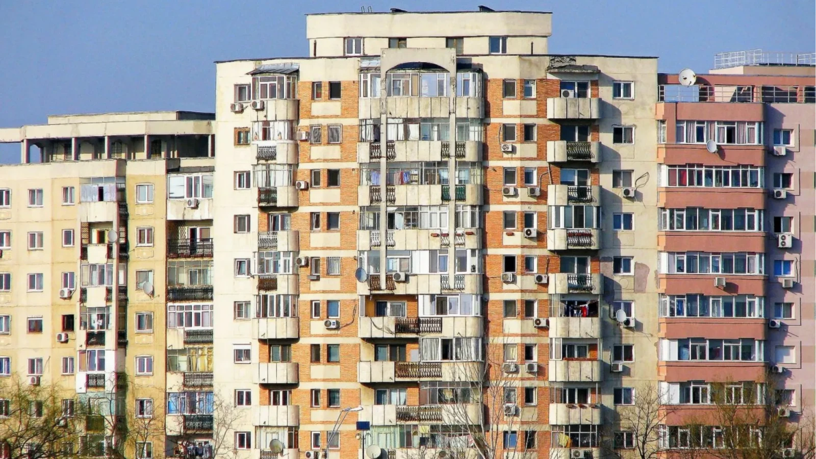 Amendă uriașă pentru proprietarii de apartamente: Ce pățești dacă nu îi primești pe acești angajați în casă!