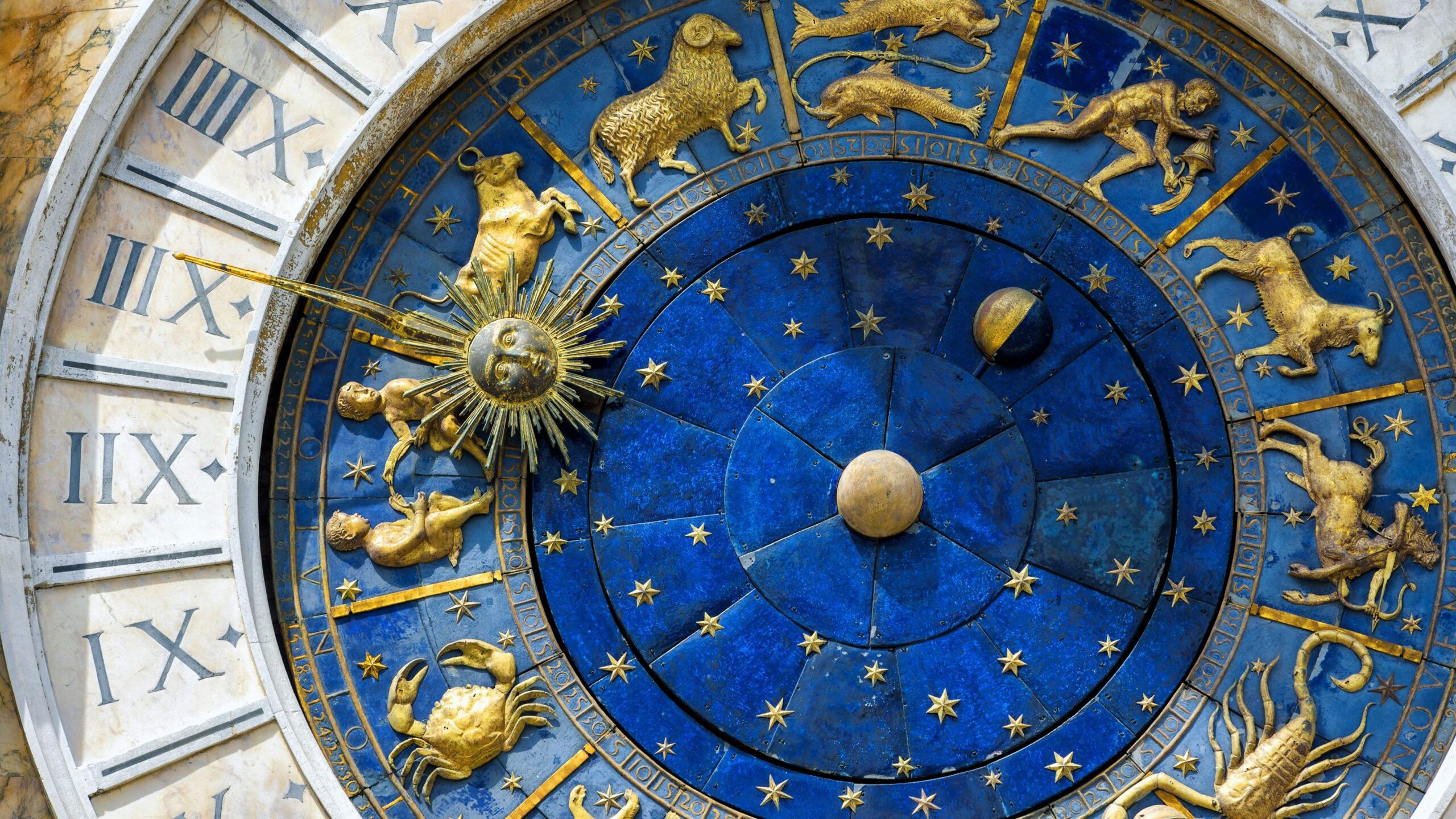 Zodiile care dau lovitura în iunie 2026! Cine primește bani și ce nativ se întâlnește cu marea dragoste din trecut