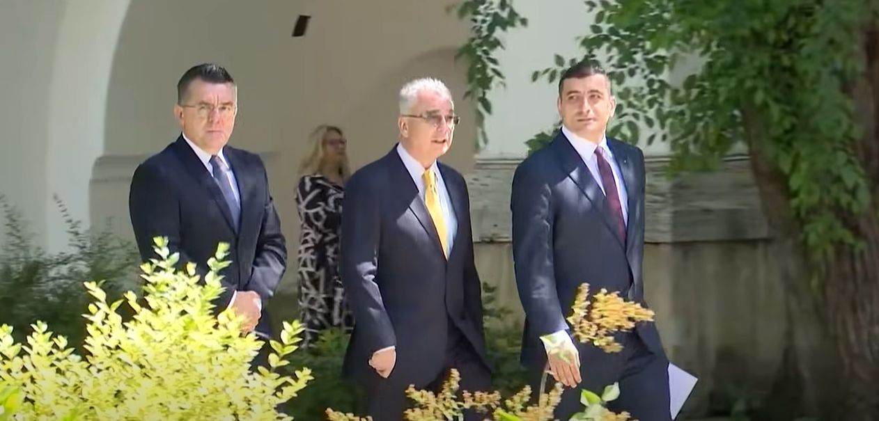 Adio, drumuri dese la bancă! Vestea mult așteptată de patronii români: Ce se schimbă la plafonul de numerar