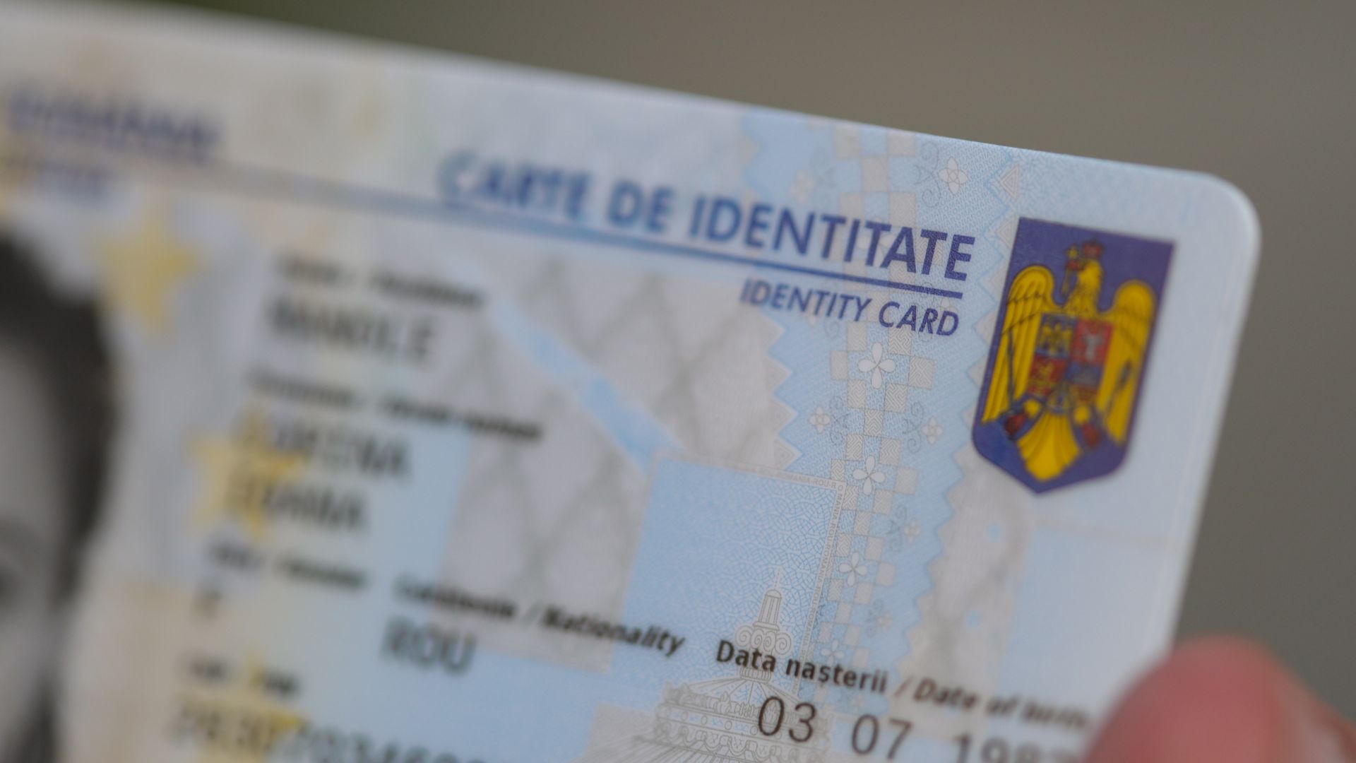 Veste uriașă pentru românii cu buletine noi! Amendă de 3.000 de lei dacă ți se mai cere asta la ghișeu!