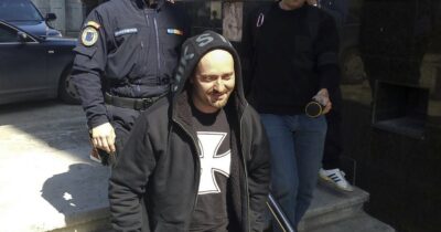 Cheloo, încătușat de poliție după ce a încercat să fugă de la psihiatrie! Detalii de ultimă oră despre starea artistului
