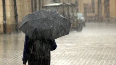 Se rupe cerul peste România! Vin ploi cât pentru o lună în 3 ore și grindină. Vezi lista județelor lovite de urgie