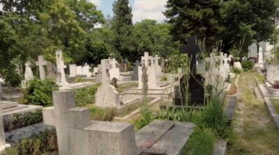 Tragedie uriașă în Cluj! Un băiat de 12 ani a murit strivit de o cruce în cimitir, sub ochii tatălui său