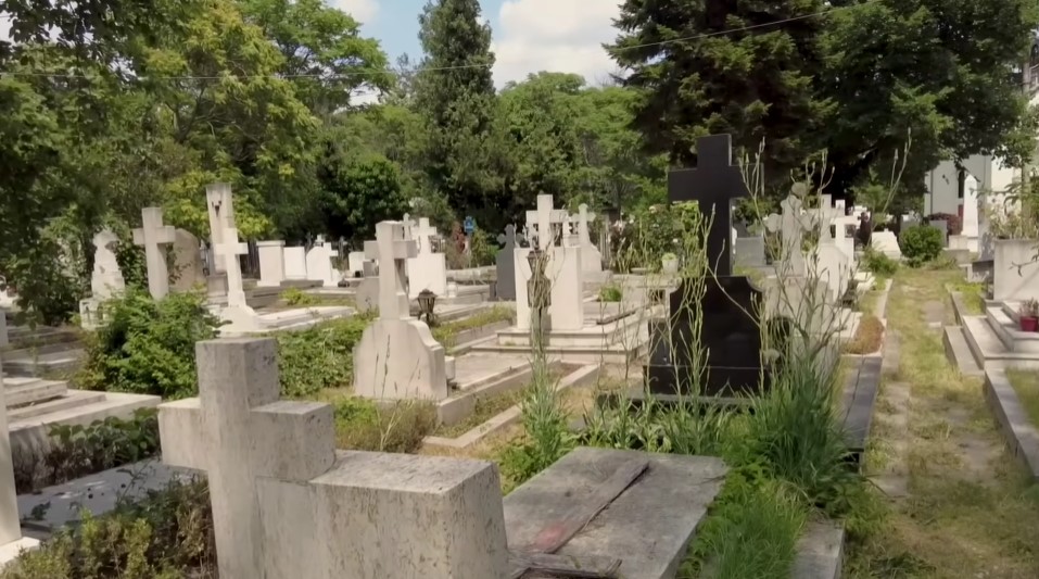 Tragedie uriașă în Cluj! Un băiat de 12 ani a murit strivit de o cruce în cimitir, sub ochii tatălui său