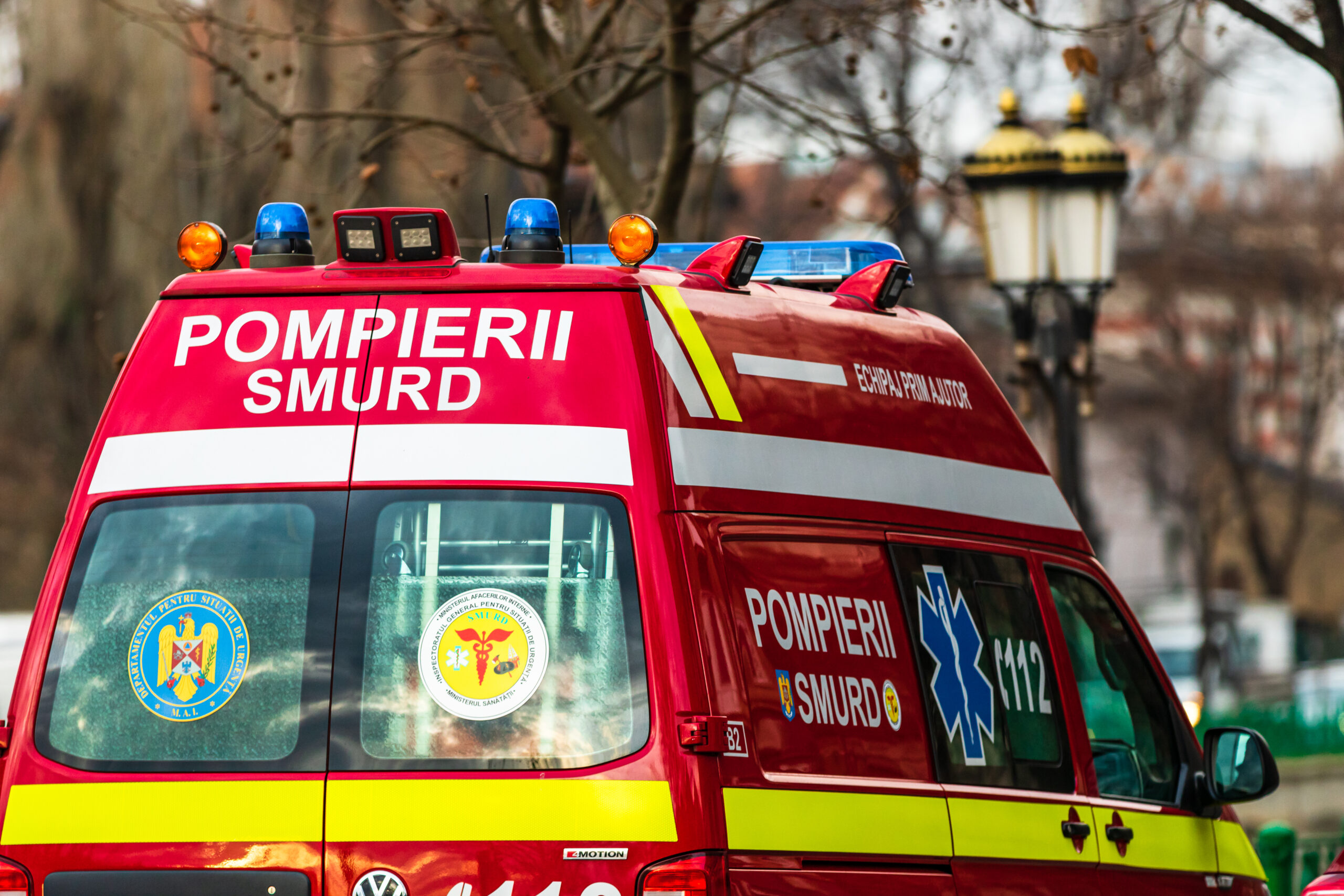 Accident incredibil în Bihor! O femeie a fost lovită în plin de un capac de gaz în timp ce era la mașină