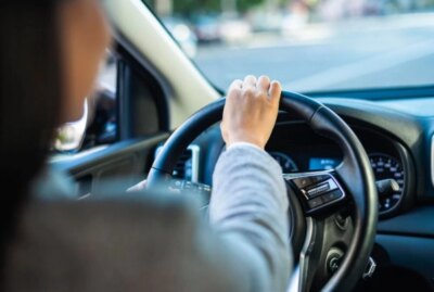 Lovitură pentru șoferi! Se scumpesc amenzile de la 1 iulie 2026: Iată noile sume pe care le vei plăti