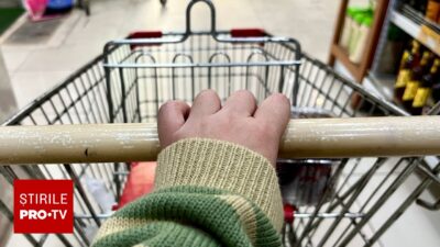 Amendă ireală pentru o femeie care a mers la supermarket! Ce a găsit un agent pe căruciorul ei