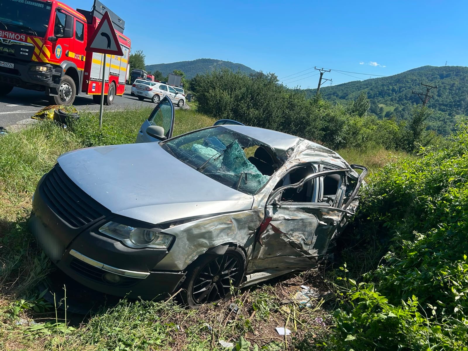 Destin frânt pe șosea! O tânără de 24 de ani a pierit într-un accident cumplit. Ce s-a întâmplat cu micuțul din mașină