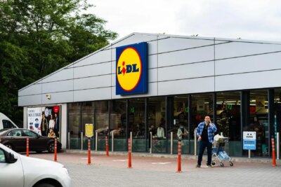 Pericol în magazinele Lidl din toată țara! Ce au găsit în mâncarea de pisici