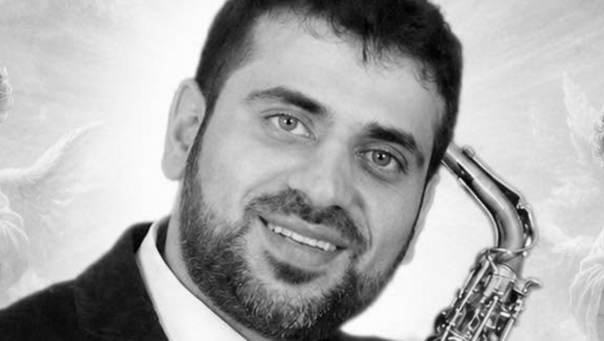 Imagini sfâșietoare de la înmormântarea lui Memiș Selciuc! Soția artistului, dărâmată de durere lângă sicriu, la Constanța