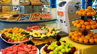 Greșeala uriașă pe care o fac turiștii la All Inclusive! Ce alimente trebuie să eviți de la bufetul suedez