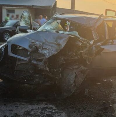 Destin frânt la doar 24 de ani! Un tânăr a murit pe loc după ce mașina în care se afla s-a izbit de un camion