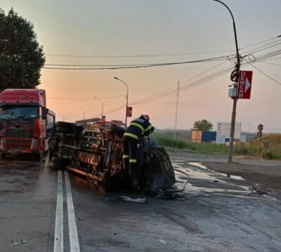 Clipe de coșmar pentru zeci de pasageri! Un autocar plin cu copii a derapat violent în..
