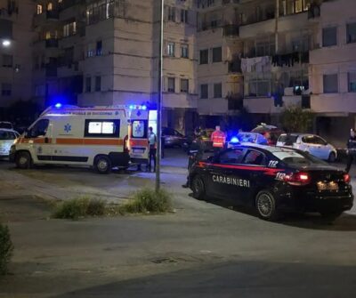 Tânără româncă din Italia, găsită inconștientă într-o baltă de sânge. A căzut de la etajul doi