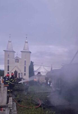 Dezastru în Maramureș: O biserică de 300 de ani a fost făcută scrum. Detaliul care i-a lăsat pe toți fără cuvinte