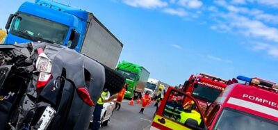A1, blocată după un accident violent! Doi bărbați, de 70 și 83 de ani, au ajuns de urgență la spital
