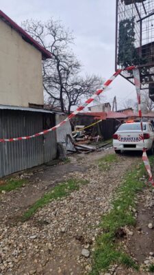 Sfârșit cumplit pentru o bătrână din Capitală. A fost ucisă de propriii câini sau a murit din cauze naturale?
