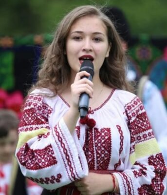 Tragedie în lumea muzicii populare! Andreea Micu a murit la 17 ani. Bunicul ei, mesaj sfâșietor: „Nu mai cântă!”