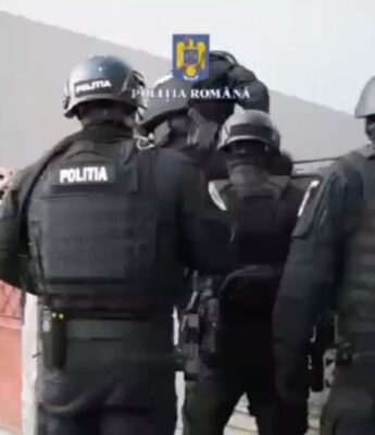 Scene de groază într-o bancă din Slatina! Un bărbat și-a dat foc după ce a fost refuzat la retragerea banilor